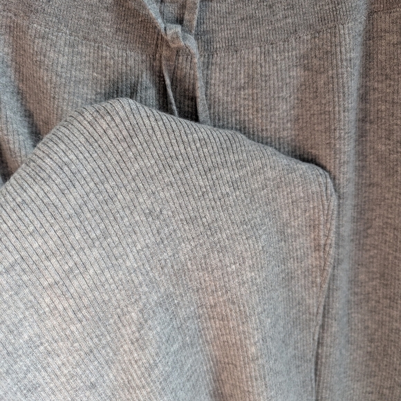 Uniqlo Gray Wide Leg Lounge Pants - Picture 4 of 6